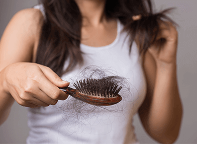 O que é que provoca a queda de cabelo?
